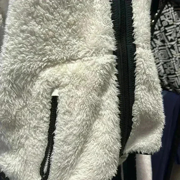 3/25 promo! Calvin Klein Performance Sherpa - Picture 6 of 12